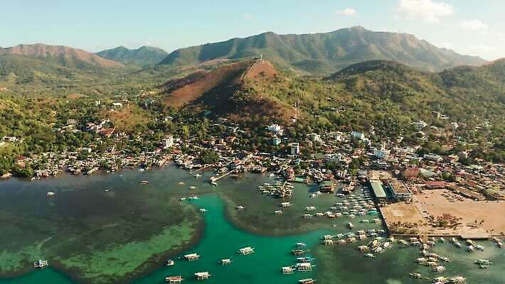 아시아 바다 섬 여행 산 풍경 사람없음 물 도시풍경 마을 항구 만 보트 가난 언덕 포트 타운 랜드마크 빈민가 4K MOV 해외동영상 클립영상 자연요소 나라 컨셉 배_교통 교통시설 도시 동영상 파일형식