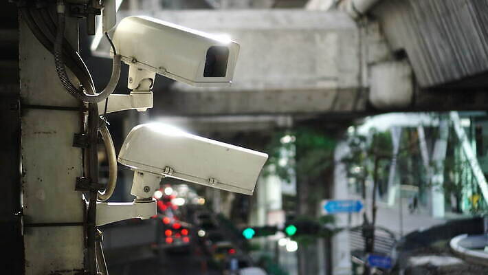 산업 도로 백그라운드 비즈니스 교통시설 모션 거리 경비 안전 사람 사람없음 건물 태양 카메라 모니터 장비 관찰 도시 수비 범죄 재산 보호 비밀 만족 보안 전자 법 감시 시스템 규칙 일반 동영상 캠코더 사생활 스파이 제어 침범 4K MOV 해외동영상 클립영상 자연요소 건축물 감정 길 교통 컨셉 금융 전자제품 컴퓨터 시설 파일형식