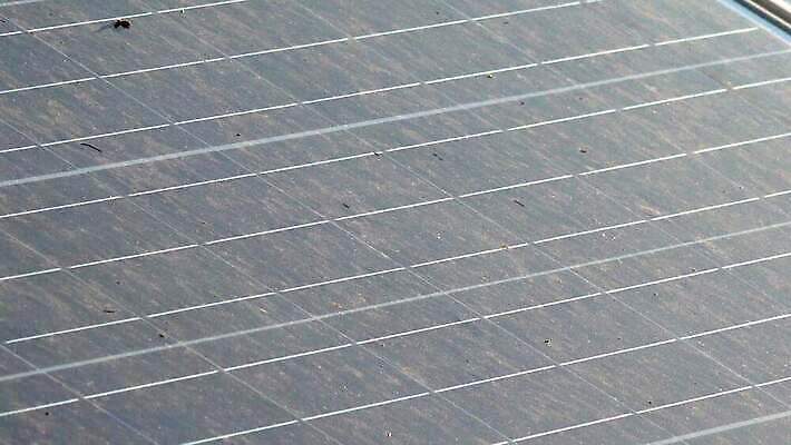 식물 자연 하늘 지붕 세포 따뜻함 사람없음 초록색 경제 파란색 글로벌 햇빛 태양 환경 맑음 힘 일몰 재활용 발전기 에너지 판넬 태양에너지 패널 생태학 수집가 공급 획기적 4K MP4 해외동영상 클립영상 자연요소 직업 교육 컬러 날씨 노을 발전소 그린에너지 친환경 생태계 동영상 파일형식