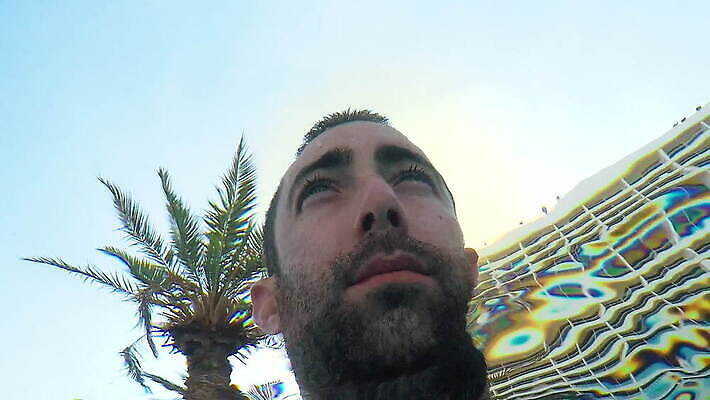 백인 응시 감정 호수 얼굴 물결 파도 바다 로우앵글 컨셉 생각 추상 수영장 한명 성인 물 바닷속 수중 슬픔 액체 닫기 고독 아래 배려 심각 우울증 이스라엘 혼자 MOV 해외동영상 슬로모션 클립영상 자연요소 서양인 1 시선 뷰포인트 무늬 모션 촬영기법 사람 신체부위 질병 방향 위치 동영상 서아시아 파일형식