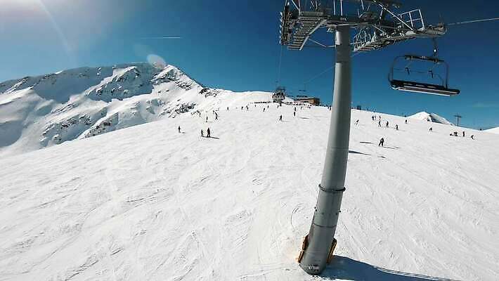 스포츠 백그라운드 겨울 의자 교통시설 자연 하늘 스키 산 경사 사람없음 야외 태양 맑음 추위 흰색 정상 언덕 휴양지 리프트 스키선수 스노우보더 1인칭시점 4K 반스코 MP4 해외동영상 클립영상 자연요소 시선 계절 컬러 가구 교통 날씨 겨울스포츠 운동선수 장소 시설 생태계 동영상 불가리아 파일형식