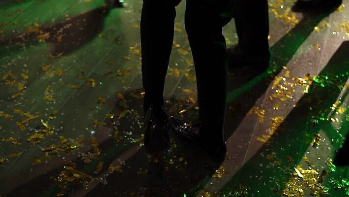 라이프스타일 기념일 행복 실루엣 음악 결혼 응원 모션 기념 실내 사람 이벤트 사람없음 빛 파티 축제 콘서트 음악가 댄서 무대 축하 춤 생일 그룹 군중 야간 DJ 클럽 디스코 쇼 유흥 MOV 해외동영상 클립영상 자연요소 직업 감정 컨셉 문화예술 촬영기법 내부 생활 공연 동영상 파일형식