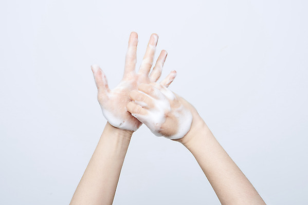 포토 JPG 스튜디오촬영 손 여자 실내 한명 20대 성인 신체부위 깨끗함 청결 거품 한국인 바이러스 위생 사회이슈 흰배경 예방 감염 손씻기 손씻기방법 손세정제 성인여자한명만 코로나바이러스 델타변이바이러스 국내포토 1 백그라운드 컨셉 사람 동양인 청년 내부 흰색 씻기 방법 세정제 여자한명만 성인여자만 파일형식