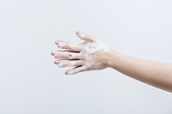 포토 JPG 스튜디오촬영 손 여자 실내 한명 20대 성인 신체부위 깨끗함 청결 거품 한국인 바이러스 위생 사회이슈 흰배경 예방 감염 손씻기 손씻기방법 손세정제 성인여자한명만 코로나바이러스 델타변이바이러스 국내포토 1 백그라운드 컨셉 사람 동양인 청년 내부 흰색 씻기 방법 세정제 여자한명만 성인여자만 파일형식