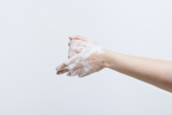 포토 JPG 스튜디오촬영 손 여자 실내 한명 20대 성인 신체부위 깨끗함 청결 거품 한국인 바이러스 위생 사회이슈 흰배경 예방 감염 손씻기 손씻기방법 손세정제 성인여자한명만 코로나바이러스 델타변이바이러스 국내포토 1 백그라운드 컨셉 사람 동양인 청년 내부 흰색 씻기 방법 세정제 여자한명만 성인여자만 파일형식