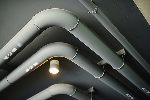 포토 JPG 해외이미지 산업 농업 지붕 사람없음 건물 물 튜브 철강 파이프라인 해외202004 해외포토 자연요소 건축물 파이프_관 파일형식