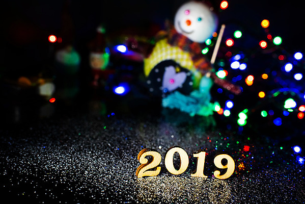 포토 JPG 해외이미지 디자인 계절 행복 별 백그라운드 컨셉 크리스마스 겨울 휴가 새로움 새해 기념 따뜻함 선물 경사 사람없음 장식 빛 컬러풀 숫자 파티 어둠 축하 인사 신용카드 황금 야간 연도 질감 서리 보케 꽃가루 광택 마법 고립 해외202004 해외포토 자연요소 문자 기념일 감정 컬러 이벤트 금융 예절 가루 파일형식