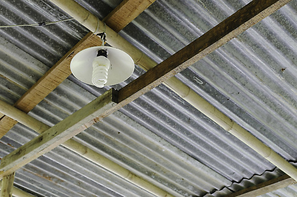 포토 JPG 해외이미지 디자인 벽 백그라운드 가로등 전구 건축양식 주택 매달리기 사람없음 야외 목재 장식 빛 우주 검은색 수확 골동품 흰색 램프 도시 클래식 우아함 질감 복고 봉 옛날 스타일 해외202004 해외포토 나무 공공시설 건축 컬러 컨셉 농업 재료 모션 조명 건물 파일형식