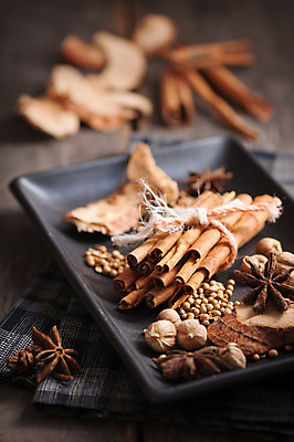 포토 JPG 해외이미지 음식 백그라운드 재료 탁자 건조 요리 사람없음 장식 갈색 주방 조미료 향신료 향 시나몬 해외202004 해외포토 컬러 가구 향미료 파일형식