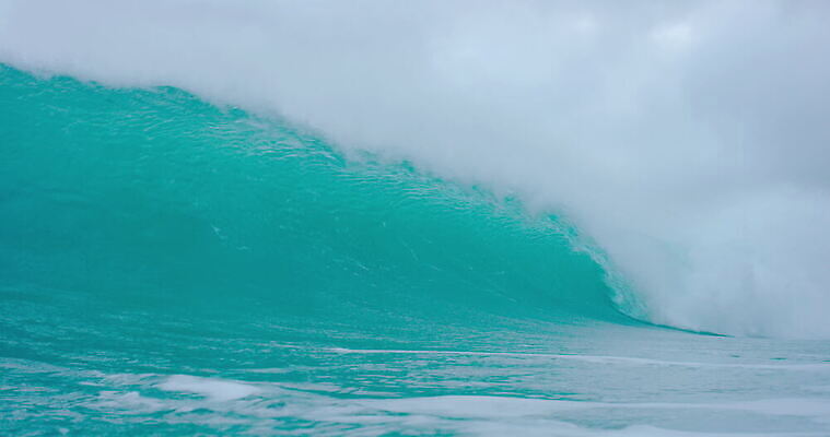 파도 자연 하늘 잉글랜드 사람없음 야외 물 파란색 거품 흰색 물방울 액체 분무기 침몰 콘월 4K MOV 해외동영상 클립영상 자연요소 바다 컬러 영국 생태계 동영상 파일형식