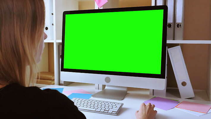 백인 학생 라이프스타일 여자 비즈니스 손가락 탁자 노동자 주택 직장 관리 한명 사람 앉기 내부 옆모습 뒷모습 초록색 노트북 쇼핑 스터디 컴퓨터 금발 사무실 스크린 모니터 타이핑 키보드 업무 작업 비즈니스우먼 쥐 종업원 책상 온라인 채팅 4K MOV 해외동영상 클립영상 서양인 직업 1 헤어스타일 손 뷰포인트 컬러 가구 회사 모션 건물 생활 전자제품 학습 직장인 설치류 동영상 파일형식