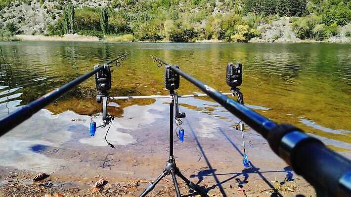 실루엣 호수 선 스포츠 컬러 백그라운드 가이드 손가락 자연 하늘 낚시 휴식 어류 취미 사람없음 야외 가로 물 반사 검은색 침묵 장비 연못 반지 잡기 기다림 쌍둥이 회전 낚시꾼 기어 미끼 잉어 얼레 토막 꼬투리 돌리기 민물 인내 효과 탄소 4K MP4 해외동영상 클립영상 자연요소 직업 손 컨셉 장신구 가족 모션 레저 촬영기법 수중동물 소리 생태계 동영상 파일형식