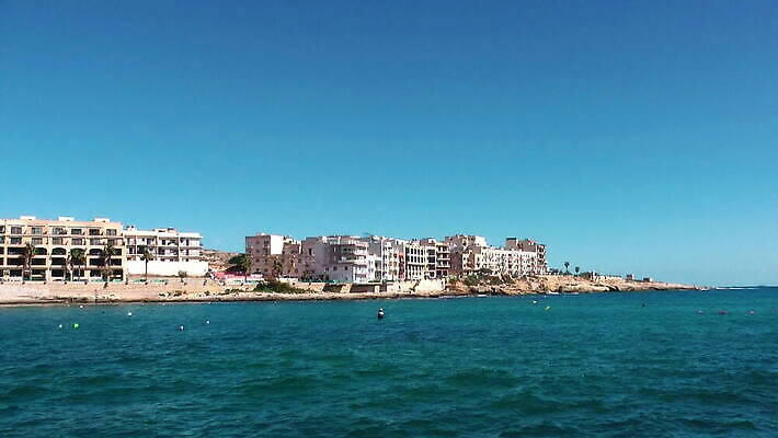 유럽 문화 바다 섬 여행 요트 건축양식 하늘 낚시 휴가 사람없음 물 여름 파란색 도시풍경 컬러풀 반사 여행객 항구 맑음 도시 만 보트 역사 지중해 시력 방문 포트 타운 몰타섬 MOV 해외동영상 클립영상 자연요소 계절 건축 나라 컬러 배_교통 교통시설 레저 날씨 사람 풍경 몰타 동영상 파일형식