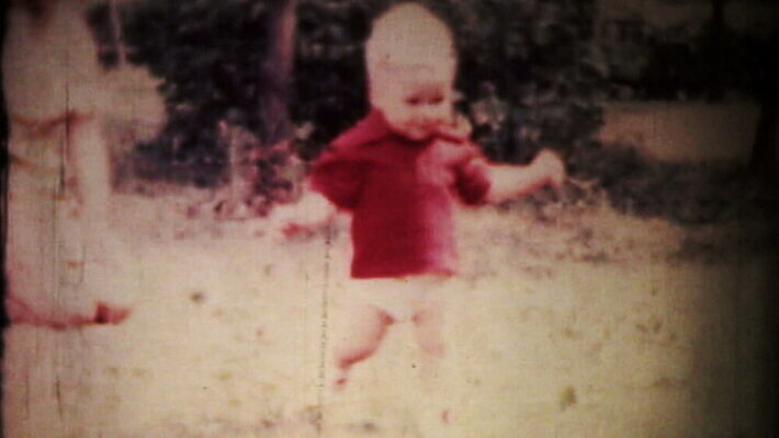 행복 어린이 놀이 소년 사람없음 빨간색 수확 필름 복고 보관소 소련 옛날 스타일 MOV 해외동영상 클립영상 남자 감정 컬러 농업 사람 저장 동영상 파일형식