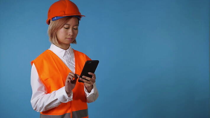 얼굴 인터넷 텍스트 통신 표면 모바일 세포 기술 대화 한명 동양인 스마트폰 핸드폰 학습 독서 스크린 터치 공구 타이핑 잡기 네트워크 메시지 이메일 연결 건축가 무선전화기 전화기 스마트 와이파이 나눔 패드 건축업자 문자메시지 소셜 채팅 터치스크린 셀룰러 4G 4K MOV 해외동영상 클립영상 직업 1 교육 건축 컨셉 모션 IT 말하기 사람 인종 신체부위 전자제품 스마트기기 도구 무선인터넷 동영상 파일형식