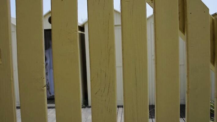 나무 구름 모래 바다 분홍색 섬 여행 백그라운드 건축양식 교통시설 자연 하늘 휴가 휴식 주택 손바닥 사람없음 야외 건물 물 여름 파란색 빛 뷰티 맑음 미국 만 오두막 휴양지 방갈로 남쪽 석호 마이애미 안전요원 이국적 파라다이스 플로리다 4K MP4 해외동영상 클립영상 자연요소 식물 건축물 손 계절 건축 컬러 교통 컨셉 북아메리카 숙소 날씨 장소 방향 시설 생태계 동영상 파일형식