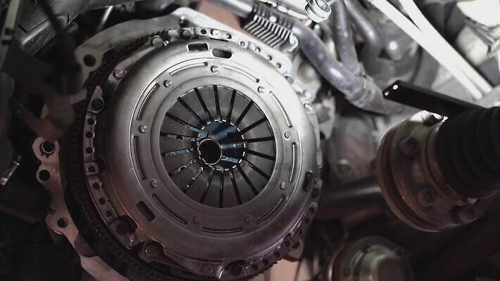 산업 백그라운드 부분 교통시설 자동차 사람없음 상자 금속 힘 기계 장비 흰색 수리 플러그 전기에너지 브레이크 철 묘사 서비스 톱니바퀴 전염 볼트 엔진 기어 모터 유지 국회 고립 베어링 자동 철강 4K MOV 해외동영상 클립영상 육상교통 컬러 교통 재질 에너지 공구 질병 시설 감염 동영상 파일형식