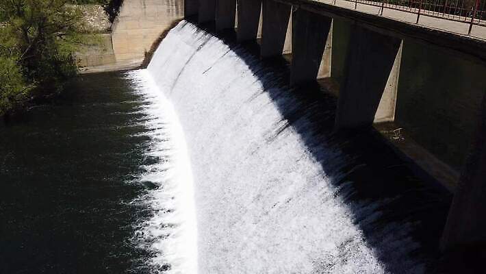 식물 산업 호수 백그라운드 건축양식 모션 자연 하늘 사람없음 야외 초록색 물 파란색 강 환경 힘 폭포 흐름 에너지 흰색 개울 오염 댐 홍수 시스템 튜브 느림 공학 낭비 내추럴 배수구 해고 수력발전 콘크리트 파이프라인 폐수 하수 4K MP4 해외동영상 클립영상 자연요소 공공시설 교육 건축 컬러 컨셉 비즈니스 환경오염 발전 자연재해 생태계 파이프_관 동영상 수력에너지 파일형식