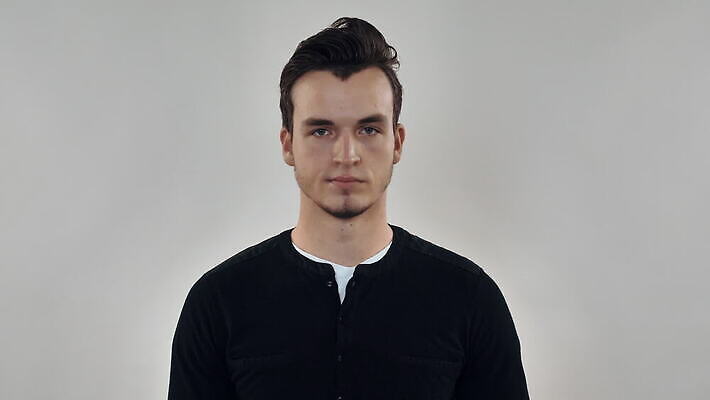 백인 학생 손 남자 얼굴 백그라운드 피곤 한명 사람 성인 촬영 권총 총 슬픔 발사 불안 고민 걱정 불행 업무과다 긴장 과로 바보 우울감 우울증 자살 스타일 밀레니얼 4K MOV 해외동영상 클립영상 서양인 1 감정 무기 컨셉 신체부위 경제 업무 질병 동영상 파일형식