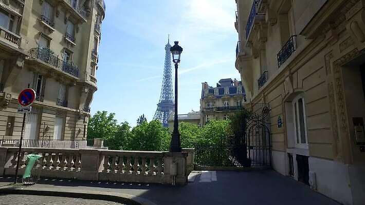전통 유럽 여행 건축양식 자연 아침 거리 주택 사람없음 야외 건물 도시풍경 여행객 계단 탑 낭만 프랑스 바위 램프 도시 역사 시설 장면 지역 타운 천연기념물 프랑스어 랜드마크 수도권 옛날 파리(프랑스) 4K MP4 해외동영상 클립영상 주간 문자 건축물 건축 나라 컨셉 조명 사람 풍경 돌_바위 생태계 동영상 파일형식