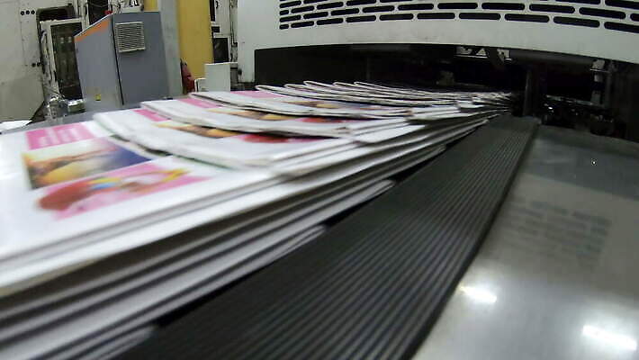 식물 산업 종이 선 컬러 비즈니스 포장 공장 주택 사람없음 책 상점 금속 기계 장비 벨트 도구 업무 작업실 신문 제조 잡지 상품 인쇄 묘사 속도 상업 폴더 언론 시트 공학 국회 방법 수유 접기 출판 컨베어밸트 4K MOV 해외동영상 클립영상 잡화 교육 공업 모션 재질 건물 간행물 작업 뉴스 파일 동영상 파일형식