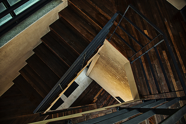 포토 JPG 난간 실내 사람없음 인테리어 하이앵글 계단 빈티지 나무계단 국내포토 디자인 뷰포인트 컨셉 내부 파일형식