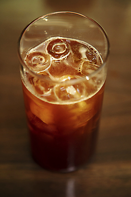 포토 JPG 커피 한잔 사람없음 아메리카노 아이스커피 아이스아메리카노 나무배경 국내포토 1 음료 백그라운드 파일형식