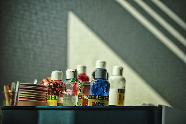 포토 JPG 실내 그림자 사람없음 아웃포커스 물감 미술도구 분위기 오브젝트 국내포토 컨셉 촬영기법 내부 파일형식