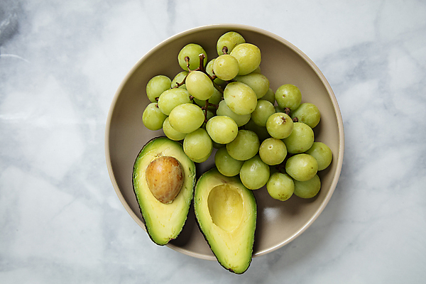 포토 JPG 회색배경 포도 단면 실내 사람없음 하이앵글 청포도 대리석 아보카도 국내포토 뷰포인트 백그라운드 과일 재료 내부 회색 파일형식