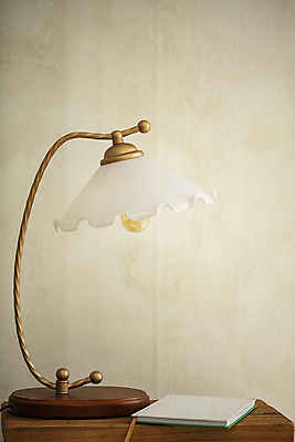 포토 JPG 실내 사람없음 책 스탠드 오브젝트 나무탁자 국내포토 탁자 조명 내부 파일형식