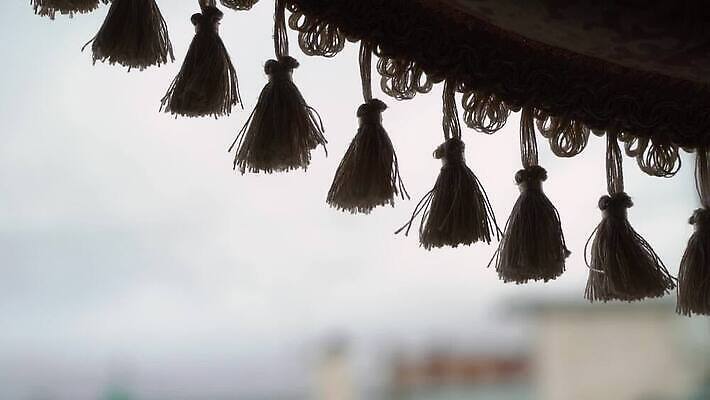 디자인 밧줄 패턴 부분 창문 주택 실내 매달리기 사람없음 내부 장식 뷰티 유행 수확 골동품 직물 붓 커튼 화려 황금 클래식 고급 우아함 코드 실크 극장 다발 묘사 오브젝트 복고 앞머리 엘리먼트 스타일 벨벳 MOV 해외동영상 클립영상 헤어스타일 줄 컨셉 무늬 농업 모션 건물 동영상 파일형식