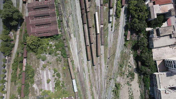 외관 공공시설 유럽 산업 비즈니스 파노라마 풍경 사람없음 야외 경제 쌓기 화물 도시 상품 지중해 무역 상업 수납 물류 발칸반도 분배 공급 4K MOV 해외동영상 클립영상 나라 바다 모션 촬영기법 운송업 시설 동영상 파일형식
