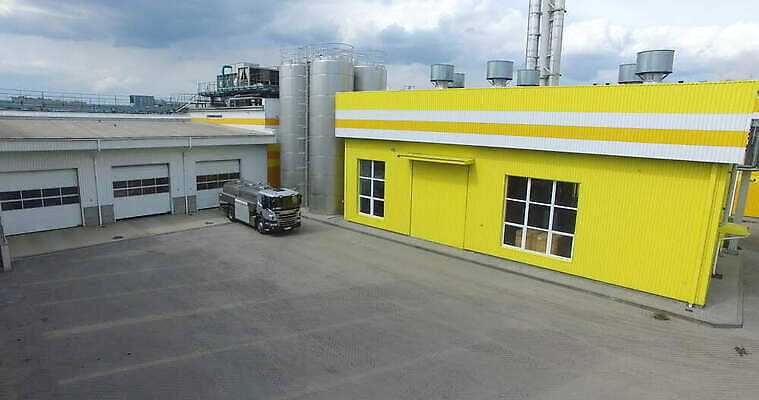 식물 산업 음식 농업 비즈니스 공장 교통시설 자동차 치즈 사람없음 기계 장비 우유 액체 소 제조 컨테이너 탱크 시스템 수납 짐차 공학 방법 밭일 유조선 철강 4K MOV 해외동영상 클립영상 교육 육상교통 교통 포유류 공업 유제품 시설 동영상 파일형식