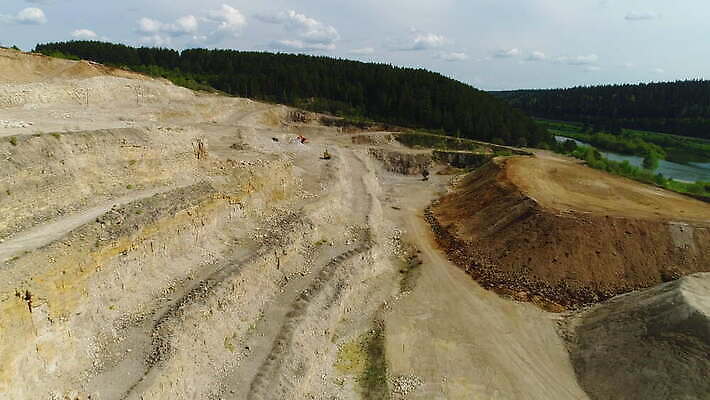 나무 직업 산업 모래 교통시설 하늘 안테나 사람없음 모래사장 흰색 광석 굴착기 삽 발굴 러시아 사암 갸우뚱 석회암 지질학 채석 4K MOV 해외동영상 클립영상 식물 교육 유럽 바다 컬러 교통 통신 모션 암석 돌_바위 중장비 시설 동영상 파일형식