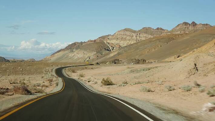 도로 선 모래 여행 곡선 자동차 유리 산 항해 풍경 사람없음 컬러풀 미국 운전 사막 고속도로 황무지 팔레트 분위기 아스팔트 탈출 부식 캘리포니아 안심 사암 루트 오리지널 자동 특별함 1인칭시점 4K 건조기후 MP4 해외동영상 클립영상 시선 길 육상교통 컬러 컨셉 북아메리카 배_교통 교통시설 모션 재질 육류 돌_바위 동영상 파일형식
