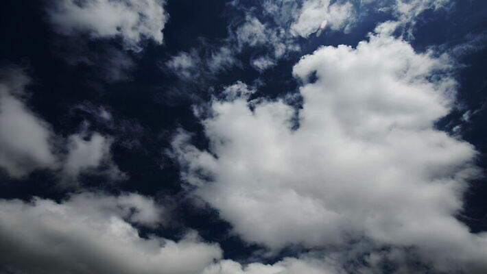 구름 컬러 백그라운드 자연 하늘 날씨 풍경 사람없음 야외 가로 여름 파란색 빛 햇빛 태양 우주 환경 흰색 전원 분위기 장면 천국 솜털 스카이라인 내추럴 오존 적란운 천창 유일 4K 타임랩스 MOV 해외동영상 클립영상 자연요소 계절 컨셉 촬영기법 전기에너지 생태계 동영상 파일형식 구름_자연