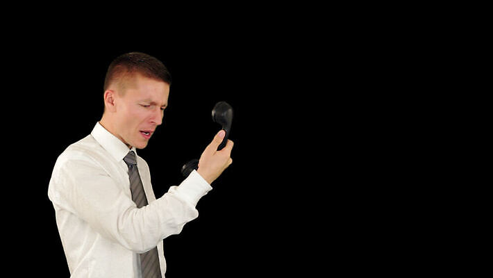 백인 얼굴 비즈니스 통신 모바일 스트레스 세포 대화 한명 사람 성인 스마트폰 외침 분노 짜증 흰색 표현 업무 비즈니스맨 좌절 전화기 고객 부름 문제 나쁜 경영 고립 비명 MOV 해외동영상 클립영상 서양인 1 남자 감정 컬러 컨셉 모션 말하기 신체부위 핸드폰 스마트기기 소리 작업 직장인 동영상 파일형식