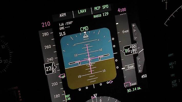 디자인 여행 교통시설 비행기 직장 사람없음 전자제품 컴퓨터 디지털 스크린 모니터 장비 과학기술 정보 기구 판넬 고급 지시 파일럿 고도 항공 속도 상업 제트기 네비게이션 대패 레이더 루트 베어링 자동화 제목 제어 MP4 해외동영상 클립영상 직업 교통 컨셉 회사 항공교통 모션 대중교통 기술 시설 동영상 파일형식