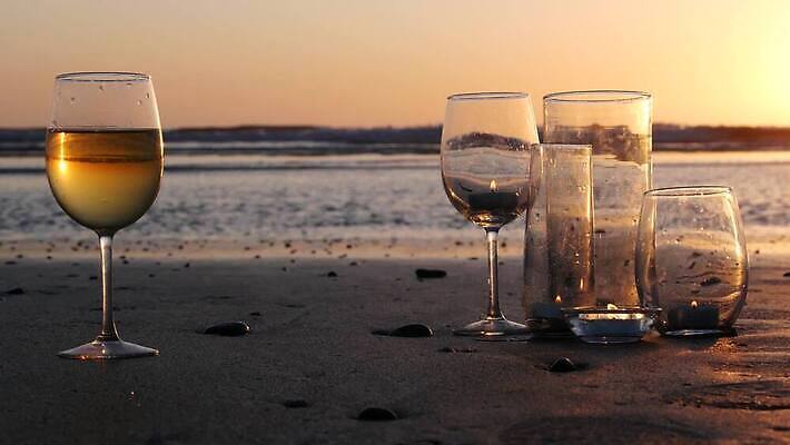 파도 바다 와인잔 촛불 불꽃 사람없음 빛 일몰 4K MP4 해외동영상 클립영상 술잔 초 불 노을 동영상 파일형식