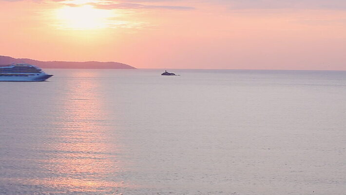 계절 파도 바다 여행 하늘색 요트 자연 하늘 휴가 항해 따뜻함 사람없음 물 파란색 맑음 일몰 보트 고급 큼 크루즈 지중해 함선 네비게이션 알바니아 파라다이스 타임랩스 MOV 해외동영상 클립영상 자연요소 컬러 컨셉 배_교통 날씨 촬영기법 노을 크기 생태계 동영상 파일형식 남유럽