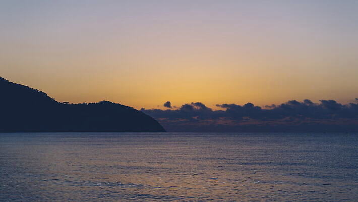 바다 섬 여행 모션 자연 하늘 아침 휴가 사람없음 야외 물 빛 태양 일출 일몰 새벽 시간 스페인 황금 지중해 속도 미코노스섬 코르푸 수평선 4K 타임랩스 MOV 해외동영상 클립영상 주간 자연요소 유럽 촬영기법 노을 그리스 생태계 동영상 파일형식