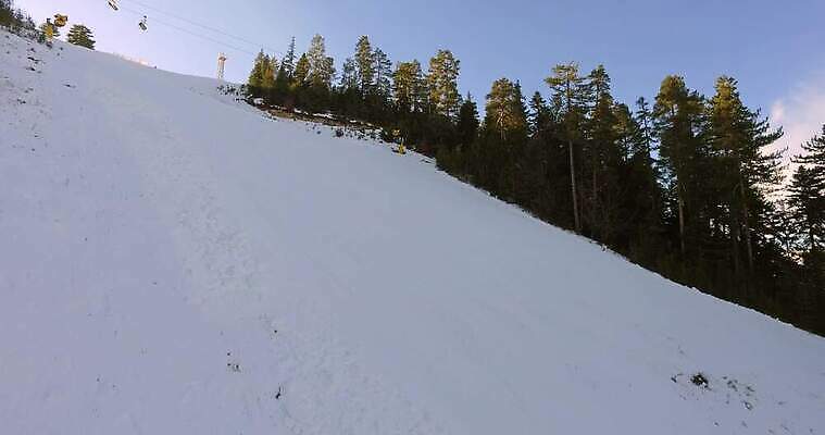 라이프스타일 계절 스포츠 여행 포즈 겨울 놀이 하늘 휴가 스키 산 안테나 경사 성인 사람없음 야외 파란색 태양 얼음 경쟁 추위 흰색 곤돌라 정상 위험 시원함 가루 속도 흥분 휴양지 알프스 리프트 스키선수 불가리아 4K 반스코 MP4 해외동영상 클립영상 자연요소 감정 유럽 컬러 컨셉 통신 겨울스포츠 운동선수 사람 생활 장소 동영상 파일형식 남유럽