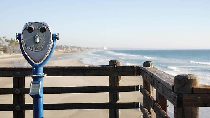 응시 바다 휴가 파노라마 해변 사람없음 여름 탑 금속 항구 동전 미국 쌍안경 망원경 산책로 관찰 물가 캘리포니아 태평양 확대경 로스앤젤레스 4K 오션사이드 MP4 해외동영상 클립영상 건축물 시선 계절 길 돈 북아메리카 교통시설 모션 재질 촬영기법 풍경 동영상 파일형식