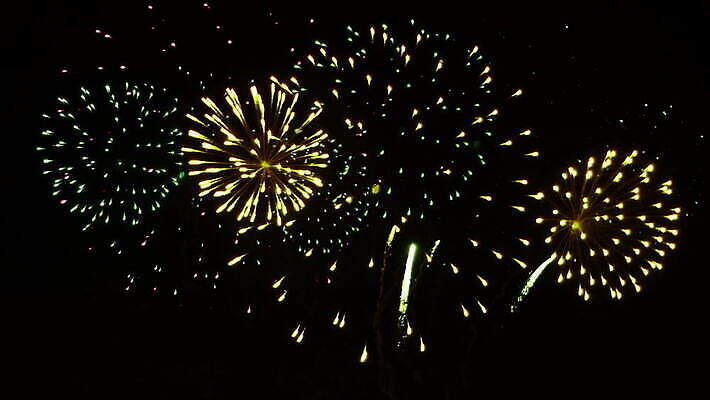 기념일 백그라운드 하늘 불 추상 휴가 기념 폭죽 불꽃놀이 이벤트 사람없음 컬러풀 파티 검은색 축제 어둠 축하 야간 큼 폭발 만화 묘사 질감 애니메이션 파열 고립 광 진짜 많음 MOV 해외동영상 클립영상 자연요소 컬러 컨셉 무늬 놀이 크기 동영상 파일형식