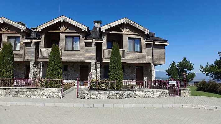 영어 외관 산업 도로 백그라운드 비즈니스 건축양식 가족 벽돌 영국 잉글랜드 새로움 거리 주택 사람없음 건물 금융 문 정원 운전 차도 도시 보행로 재산 고급 시설 시골집 런던 커뮤니티 타운 연립주택 이웃 국회 대출 교외 줄서기 진짜 4K MP4 해외동영상 클립영상 문자 건축물 건축 유럽 길 컨셉 관계 교통시설 모션 경제 동영상 파일형식