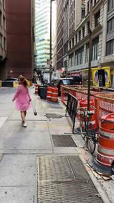 외관 도로 길 여행 건축양식 새로움 거리 파노라마 한명 건물 여름 도시풍경 여행객 걷기 탑 맑음 미국 산책 도시 센터 도심 뉴욕 시력 장면 지역 연립주택 스카이라인 맨해튼 랜드마크 수도권 MOV 해외동영상 클립영상 1 건축물 계절 건축 컨셉 북아메리카 교통시설 모션 날씨 휴식 주택 촬영기법 사람 풍경 동영상 파일형식