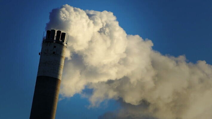 식물 구름 산업 공장 하늘 따뜻함 굴뚝 풍경 사람없음 파란색 글로벌 환경 힘 에너지 뜨거움 오염 연기 제조 수증기 연료 나쁜 방법 스모그 화학물질 MOV 해외동영상 클립영상 자연요소 컬러 공업 화학 동영상 파일형식