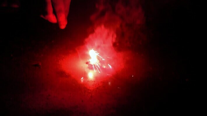 모양 전통 사람없음 빛 노란색 축제 활발 폭발 광택 형광등 빛망울 연소 강렬 광 유흥 비콘스 MP4 해외동영상 클립영상 컬러 컨셉 전등 동영상 파일형식