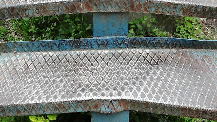 나무 디자인 여행 자연 날씨 풍경 사람없음 야외 물 강 반사 금속 바위 시골 도시 개울 철 부식 암초 건너기 구름다리 대칭 랜드마크 옛날 철강 콘크리트 MOV 해외동영상 클립영상 자연요소 식물 모션 재질 다리 생태계 동영상 가교 파일형식