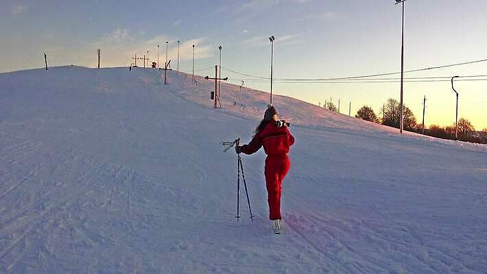스포츠 여행 겨울 하늘 성공 산 경사 야외 걷기 일출 얼음 일몰 등산 트래킹 하이킹 자유 흰색 정상 위험 가루 고도 산등성이 오르기 알프스 스키선수 무임승차 산악가 절정 하이커 혼자 눈내림 4K MP4 해외동영상 클립영상 자연요소 계절 유럽 컬러 컨셉 모션 레저 운동선수 눈_날씨 노을 승차 동영상 파일형식